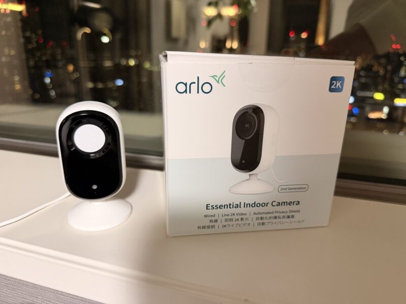 Image for the Tweet beginning: 最近、出張が増えてきたので、防犯カメラを増設設置しました。
留守にしがちな時期でも、スマホ一台で自宅の安全を確認できるのは本当に心強い。便利なテクノロジーは、仕事にもプライベートにもどんどん取り入れていきたいですね。 