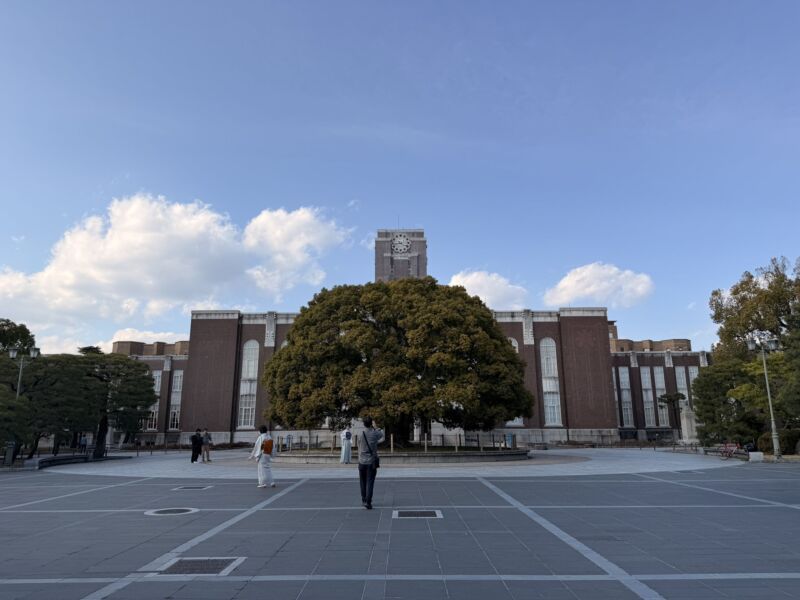 Image for the Tweet beginning: 今日の誕生日は、京都大学でシリコンバレーとAIの話を聞いてきました。
サンフランシスコの友人であり、師匠のマークさんがアドバイザリーをしているアリスさんが講師でした。
運用資金は3000億らしく、シリコンバレーのVCは桁が違いますね。
AIでシンギュラリティがもうそこに来てることを実感。 